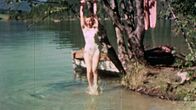 Eva Braun - Leben und Sterben mit dem Führer – Eva Braun beim Baden.