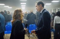 Falsche Versprechen – Während ihrer Amtszeit als Bürgermeisterin konnte Clémence (Isabelle Huppert) sich stets auf ihren Kabinettschef Yazid (Reda Kateb) verlassen.