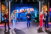 Clever! - die Rätsel Show – v.li.: Nicole Joher, Bob Moftakhar, Gregor Seberg, Silvia Schneider, Martin Hubinger.