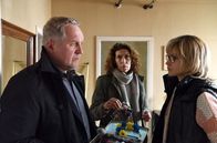 Tatort – Bibi Fellner (Adele Neuhauser) und Moritz Eisner (Harald Krassnitzer) vernehmen die Mitbewohnerin (Larissa Fuchs) der Ermordeten.