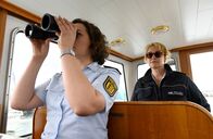 WaPo Bodensee – Julia Demmler (Wendy Güntensperger, l.) und Nele Fehrenbach (Floriane Daniel, r.) suchen Lina.