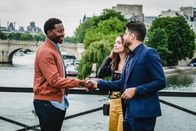 God Friended Me – (v.li.): Brandon Micheal Hall (Miles Finer), Violett Beane (Cara), Adam Goldberg (Simon Hayes).