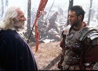 Gladiator – Gladiator Der Kaiser und sein General: Richard Harris als Kaiser Marcus Aurelius, Russell Crowe als General Maximus Decimus Meridus Copyright: SRF/Dreamworks LLC & Universal Pictures