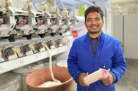 Re: – Rony Khan untersucht im Zuge seiner Masterarbeit an der Hochschule Niederrhein in Mönchengladbach die Verwertbarkeit von Fasern aus Ananaspflanzen als Garn.