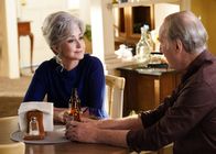 Young Sheldon – Connie "Meemaw" Tucker (Annie Potts) und Dale Ballard (Craig T. Nelson).