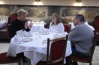 In Teufels Küche mit Gordon Ramsay – Muss Gordon Ramsay (l.) den Besitzern die schlechte Nachricht überbringen, dass er ihrem Restaurant nicht helfen kann?