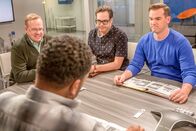 Black-ish – (v.li.) Peter Mackenzie (Mr. Stevens), Nelson Franklin (Connor Stevens), Jeff Meacham (Josh).