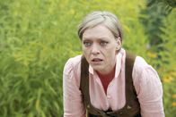 Die Rosenheim-Cops – Charlotte Mahler (Stefanie Kampe) weiß, dass der Verdacht auf ihr lastet, aber sie streitet die Tat weiterhin ab.