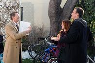 How I Met Your Mother – Während Barney (Neil Patrick Harris, l.) wegen eines Jinx nicht sprechen darf, treffen Marshall (Jason Segel, r.) und Lily (Alyson Hannigan, M.) auf Daryl LaCorte, einen Bekannten aus College-Zeiten ...