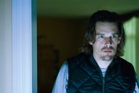 Staten Island – Sully Halverson (Ethan Hawke)