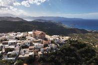 Kreta - Insel mit Größe – Kreta – Insel mit Grösse Das griechische Osterfest ist auf Kreta das wichtigste Ereignis des Jahres, auch in Tourloti, einem kleinen Bergdorf mit Meerblick. Copyright: SRF/OneGate/NDR/Eddy Zimmermann