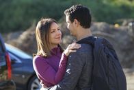 Scorpion – Noch ahnt Paige (Katharine McPhee, l.) nicht, dass sein Nahtod-Traum Walter (Elyes Gabel, r.) mehr und mehr dazu veranlasst, über Florence nachzudenken ...