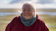 Alaska - Eisige Tradition – Teresa Pingayak bei der Robbenjagd mit ihrer Familie. (National Geographic für Disney)