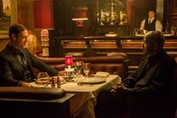 The Equalizer – L-R: Teddy (Marton Csokas), McCall (Denzel Washington, r.)