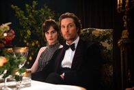 The Gentlemen – Rosalind Pearson (Michelle Dockery), Mickey Pearson (Matthew McConaughey).