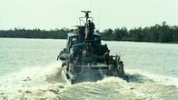 Kriegsschiffe - Tod auf See – Im Vietnamkrieg kommen erstmals "Swift Boats" zu Einsatz – kleine, leichte Patrouillenboote, die aufgrund des geringen Tiefgangs auch in seichten Gewässern operieren können.
