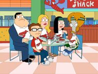 American Dad! – (v.l.n.r.) Stan Smith; Steve Smith; Francine Smith; Hayley Smith; Roger