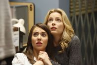 Community – Annie Edison (Alison Brie, l.); Britta Perry (Gillian Jacobs, r.)