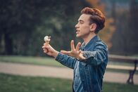 It's a Sin – Ritchies (Olly Alexander) Zustand verschlechtert sich immer weiter und schon bald droht sein Geheimnis, ans Licht zu kommen.