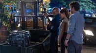 Almost Paradise – Ernesto Alamares (Arthur Acuña), Kai Mendoza (Samantha Richelle) und Alex Walker (Christian Kane)