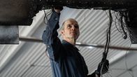 Mayday – Wie kann eine Boeing 707 in der Luft zwei Triebwerke verlieren? Die Ermittler müssen dieses Rätsel lösen.