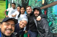 GEO Reportage – Der Autor Alexander Späth (2.v.r.) beim Volk der Bribri in Costa Rica