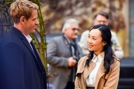 Um Himmels Willen – Alex (Jakob Geßner) verabschiedet sich von Kim Ting (Pingting Zang).
