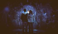 After – Freddy (Steven Strait, l.), Ana (Karolina Wydra, r.)