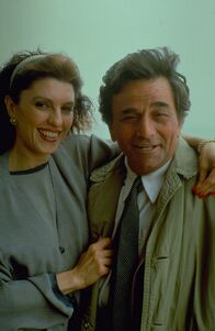 Columbo – Julie (Isabel Lorca, l.); Columbo (Peter Falk, r.)