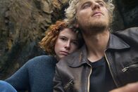 Beast – Moll (Jessie Buckley) und Pascal Renouf (Johnny Flynn)