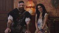 Ghosts – v.li.: Devan Chandler Long als Thorfinn und Sheila Carrasco als Flower