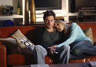 Scrubs - Die Anfänger – Der Umzug ist geschafft: Elliot (Sarah Chalke, r.) und J.D. (Zach Braff, l.) ...