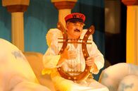Um Himmels Willen – ARD UM HIMMELS WILLEN, XIV. Staffel (13 neue Folgen), Folge 182 "Glück auf vier Pfoten"15 Uhr im Ersten. "Ein Münchner im Himmel" bei der Benefizgala: "Wolfi" Wöller (Fritz Wepper) mag nicht frohlocken, ihm fehlt eine Maß Bier.