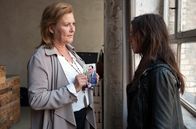 Die Informantin - Der Fall Lissabon – Hannah (Suzanne von Borsody) erklärt Aylin (Aylin Tezel) ihr Vorgehen an Engelhardt.