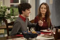 Last Man Standing – Rob (Travis Tope, l.); Eve (Kaitlyn Dever, r.)