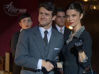 Velvet – Enrique Otegui (Diego Martín, l.); Sara (Juana Acosta, r.)