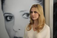 Ringer – Zu ihrer Zwillingsschwester hatte Bridget (Sarah Michelle Gellar) kein gutes beziehungsweise gar kein Verhältnis. Als die beiden sich wiedersehen ahnen sie nicht, dass sich ihr Leben schlagartig verändern wird ...