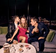 Younger – v.l.n.r.) Josh (Nico Tortorella); Liza Miller (Sutton Foster); Charles Brooks (Peter Hermann)