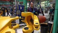Der Mega-Kipper - 55 Tonnen auf einen Rutsch – Um die Bauteile des A60 zusammenzufügen braucht man in aller Regel einen Kran.