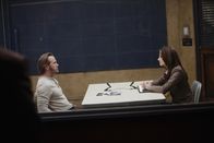 Castle – Kate Beckett (Stana Katic, r.) setzt den Verdächtigen Marcus Gates (Lee Tergesen, l.) unter Druck ...