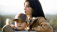 Yellowstone – Tate Dutton (Brecken Merrill) und Monica Dutton (Kelsey Asbille)