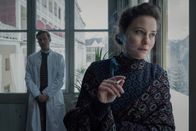Davos 1917 – Davos 1917 Folge 4 Können sie sich vertrauen? David Kross als Dr. Mangold und Dominique Devenport als Johanna Gabathuler. Produktion: Contrast Film, Letterbox Filmproduktion In Ko-Produktion mit: SRF Schweizer Radio und Fernsehen, ARD Degeto, Amalia Film Regie: Jan-Eric Mack, Anca Miruna Lăzărescu, Christian Theede Copyright: SRF/Pascal Mora; Davos 1917 Folge 4 Können sie sich vertrauen? David Kross als Dr. Mangold und Dominique Devenport als Johanna Gabathuler. Produktion: Contrast Film, Letterbox Filmproduktion In Ko-Produktion mit: SRF Schweizer Radio und Fernsehen, ARD Degeto, Amalia Film Regie: Jan-Eric Mack, Anca Miruna LÄ?zÄ?rescu, Christian Theede Copyright: SRF/Pascal Mora