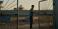 Infiniti – Isaaks (Daniyar Alshinov) Ermittlungen führen ihn zu einer verlassenen Kontrollstation mitten in der kasachischen Steppe. Doch was wird ihn dort erwarten?