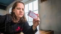 Die Pfefferkörner – Kira (Marlene von Appen) fragt sich, wie Dopingmittel in ihre Sporttasche kommen.