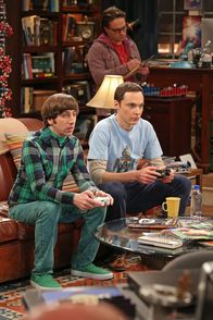 The Big Bang Theory – Während die Mädels auf die Idee kommen, Disneyland zu besuchen, sollen Leonard (Johnny Galecki, r.), Sheldon (Jim Parsons, M.) und Howard (Simon Helberg, l.) junge Mädchen für die Wissenschaft begeistern ...