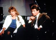 Columbo – Karen Austin (Paula Hull), Anthony Andrews (Elliot Blake).
