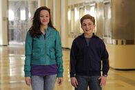 The Goldbergs – Erica Goldberg (Hayley Orrantia, l.); Adam Goldberg (Sean Giambrone, r.)