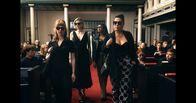neoriginal: Deadlines – Von links: Die Goldstein Girls (Sarah Bauerett, Llewelyn Reichman, Salka Weber, Jasmin Shakeri) sind für die Beerdigung ihres alten Klassenlehrers wieder vereint.