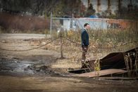 Elementary – Um eine schwerbewaffnete Bikergang hochzunehmen, wird Holmes (Jonny Lee Miller) von einem Kollegen beauftragt einen perfekten Raubüberfall zu planen ...