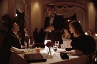 Ocean's Eleven – Lässt nichts unversucht, um seine Ex-Frau (Julia Roberts, r.) trotz ihres neuen Freundes (Andy Garcia, l.) zurückzugewinnen: Danny Ocean (George Clooney, M.) ...
